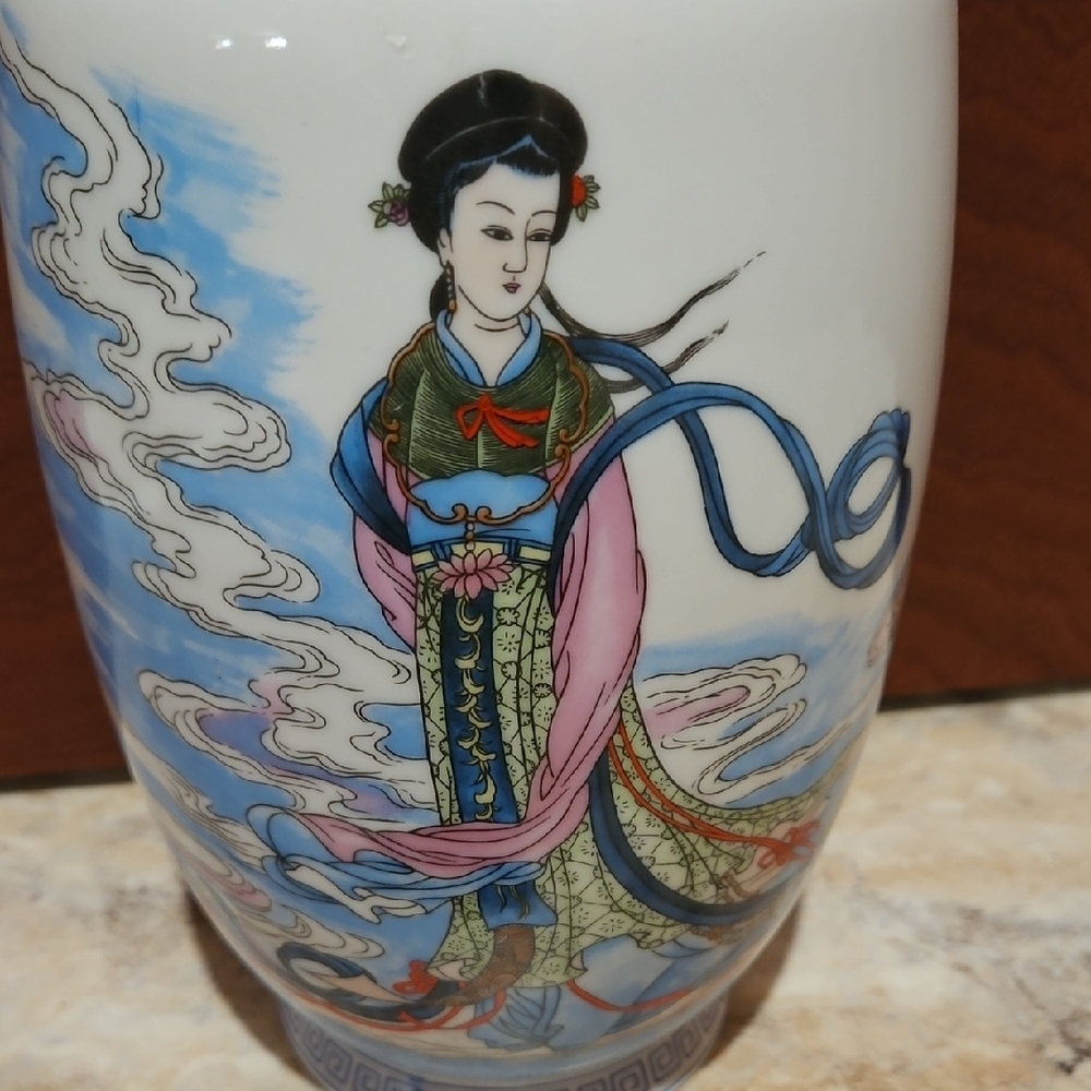 Elegant Ceramic Vase with Asian Motif - Picture 2 of 7